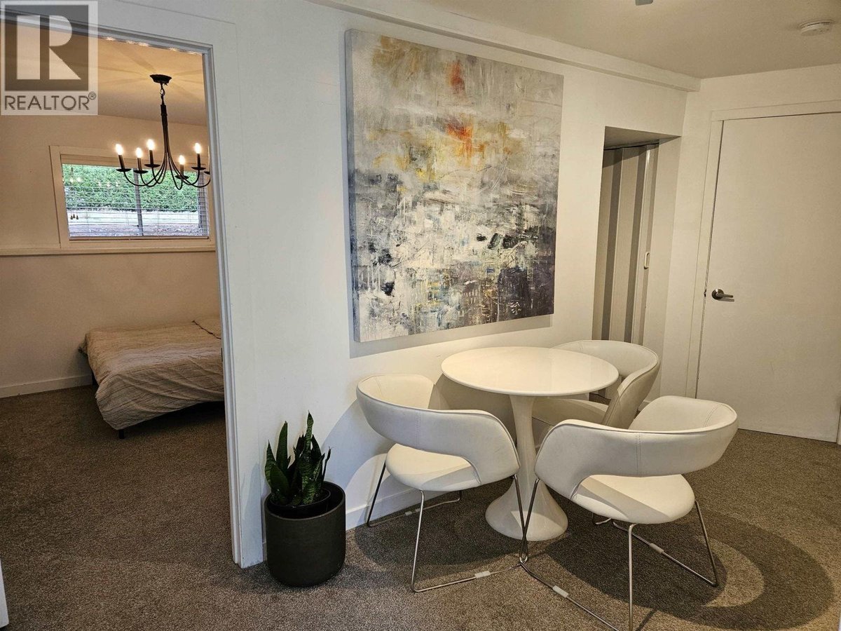 2568 THE BOULEVARD - Photo 1