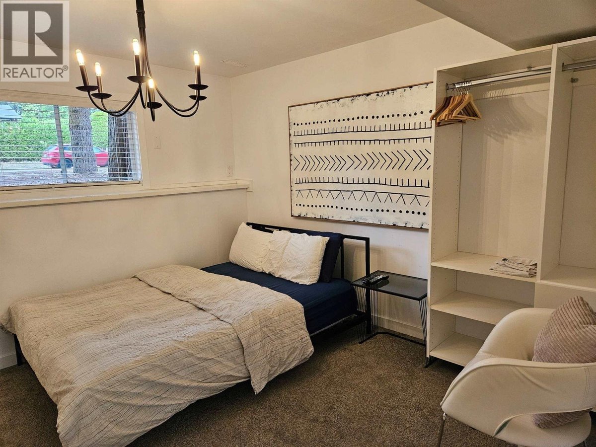 2568 THE BOULEVARD - Photo 2