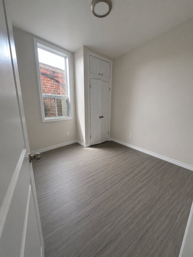 15 Market Place - Photo 3