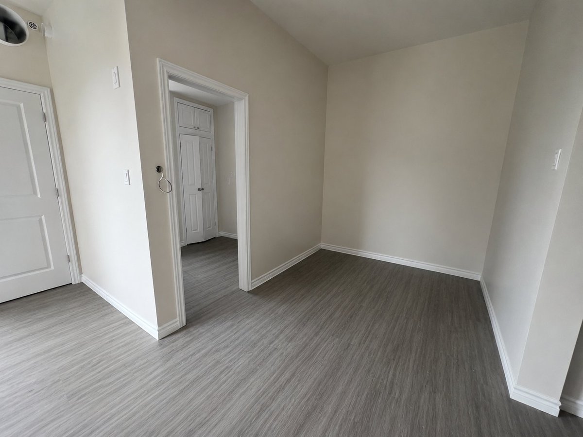 15 Market Place - Photo 2