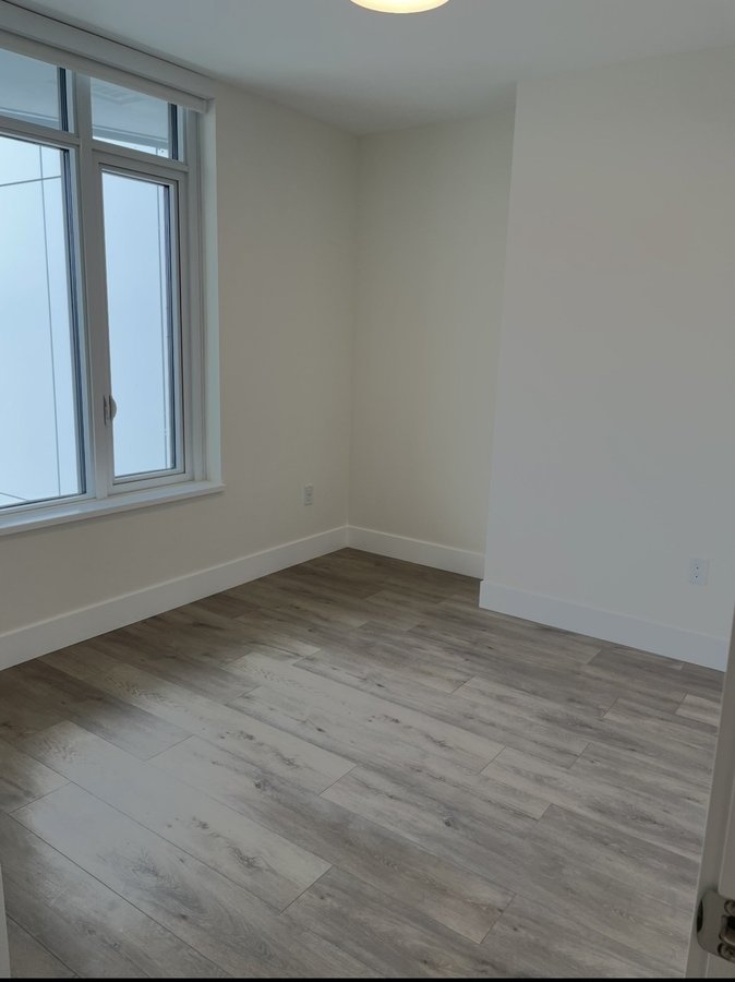 10428 Whalley Boulevard - Photo 7