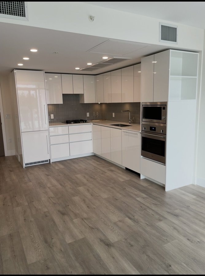 10428 Whalley Boulevard - Photo 4