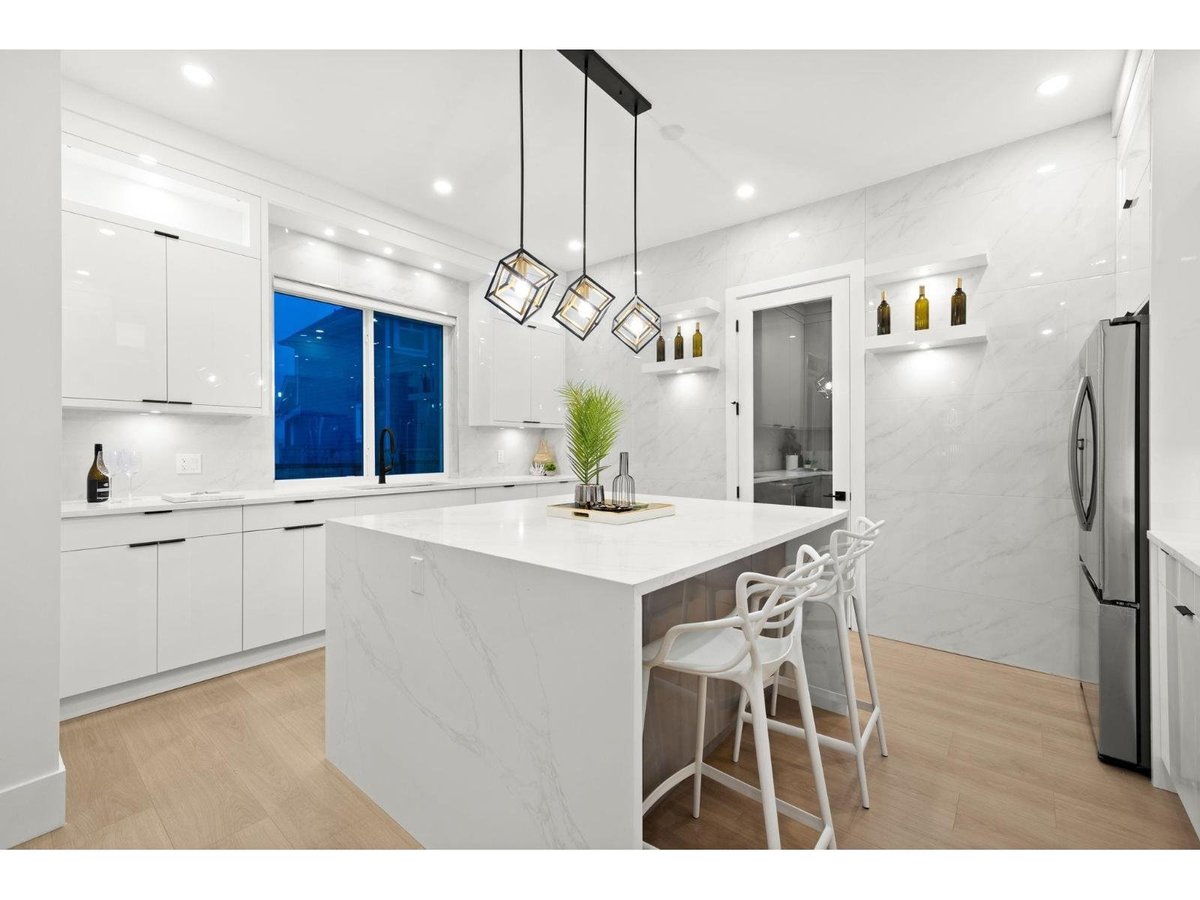 16935 0A AVENUE - Photo 7