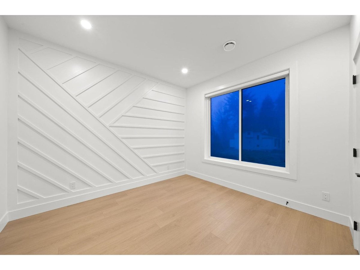 16935 0A AVENUE - Photo 12
