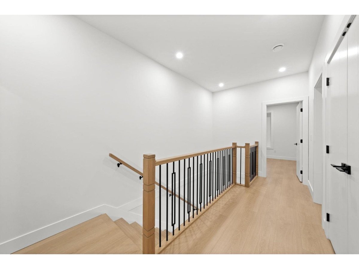 16935 0A AVENUE - Photo 13