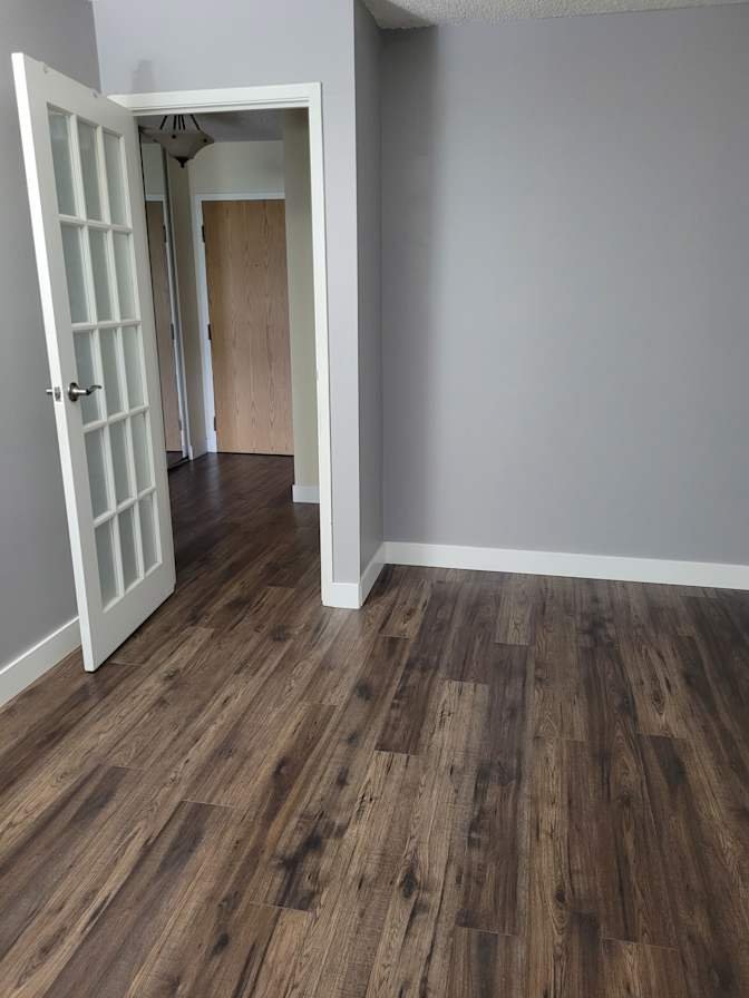 19 Avenue - Photo 2
