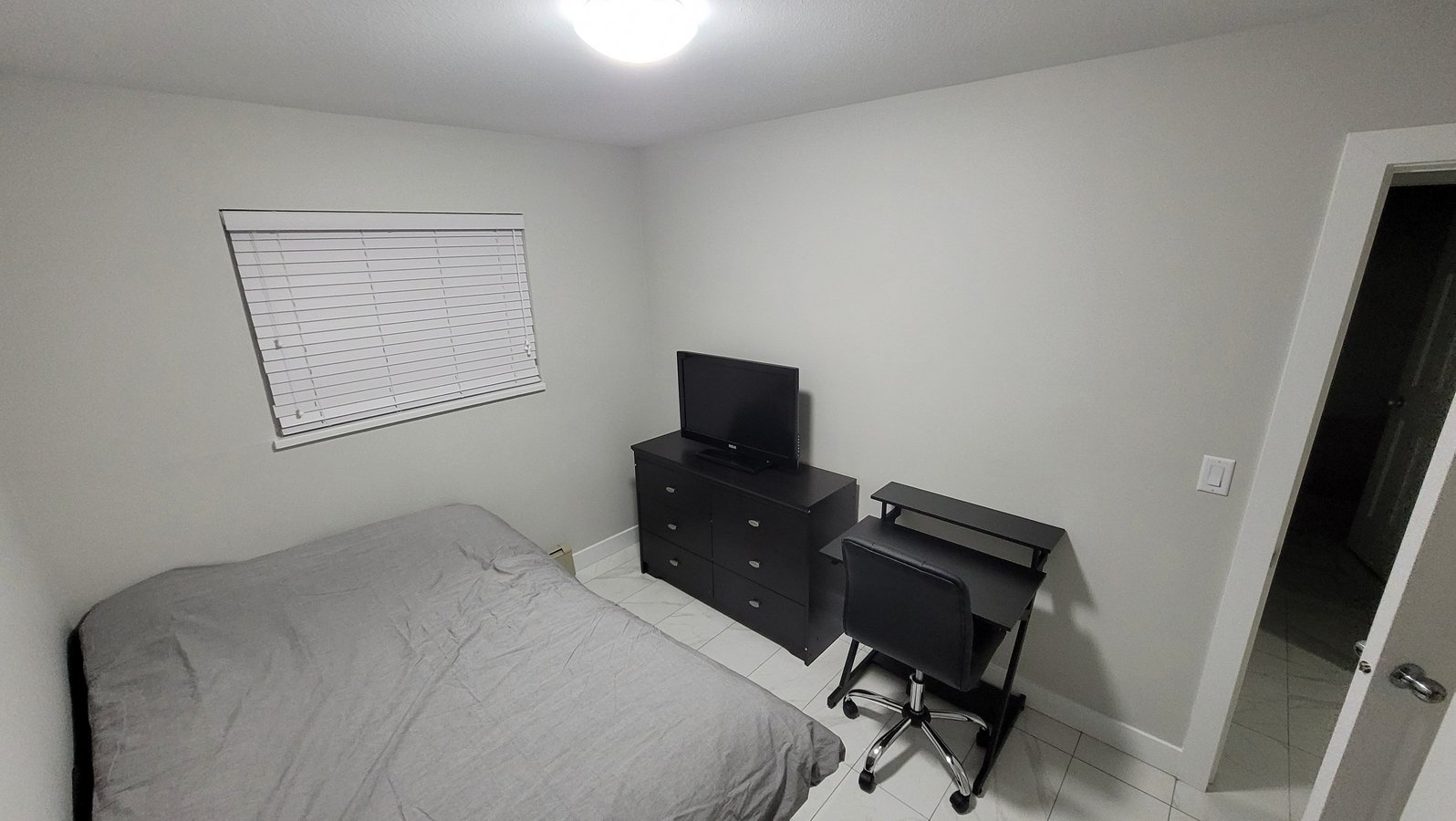 8648 161 Street - Photo 2