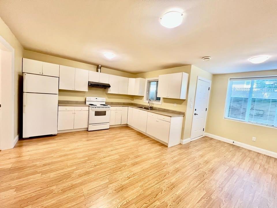 BASEMENT 111A AVE - Photo 1