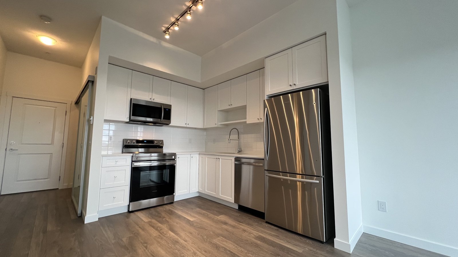 15835 85 Avenue - Photo 2