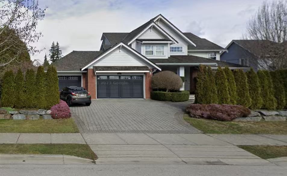 13627 20 Avenue - Photo 1