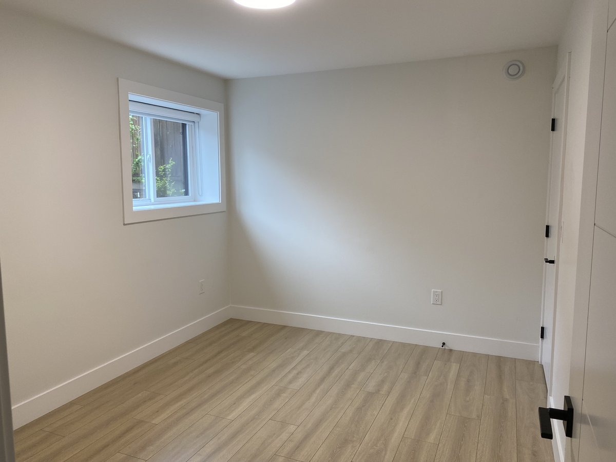 16736 18B Avenue - Photo 2