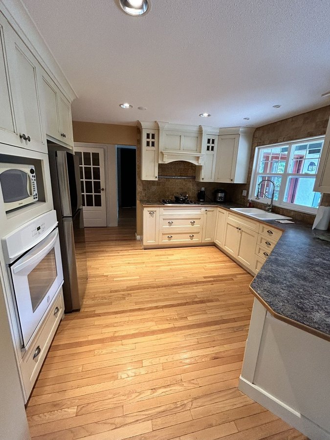 13521 19 Avenue - Photo 1
