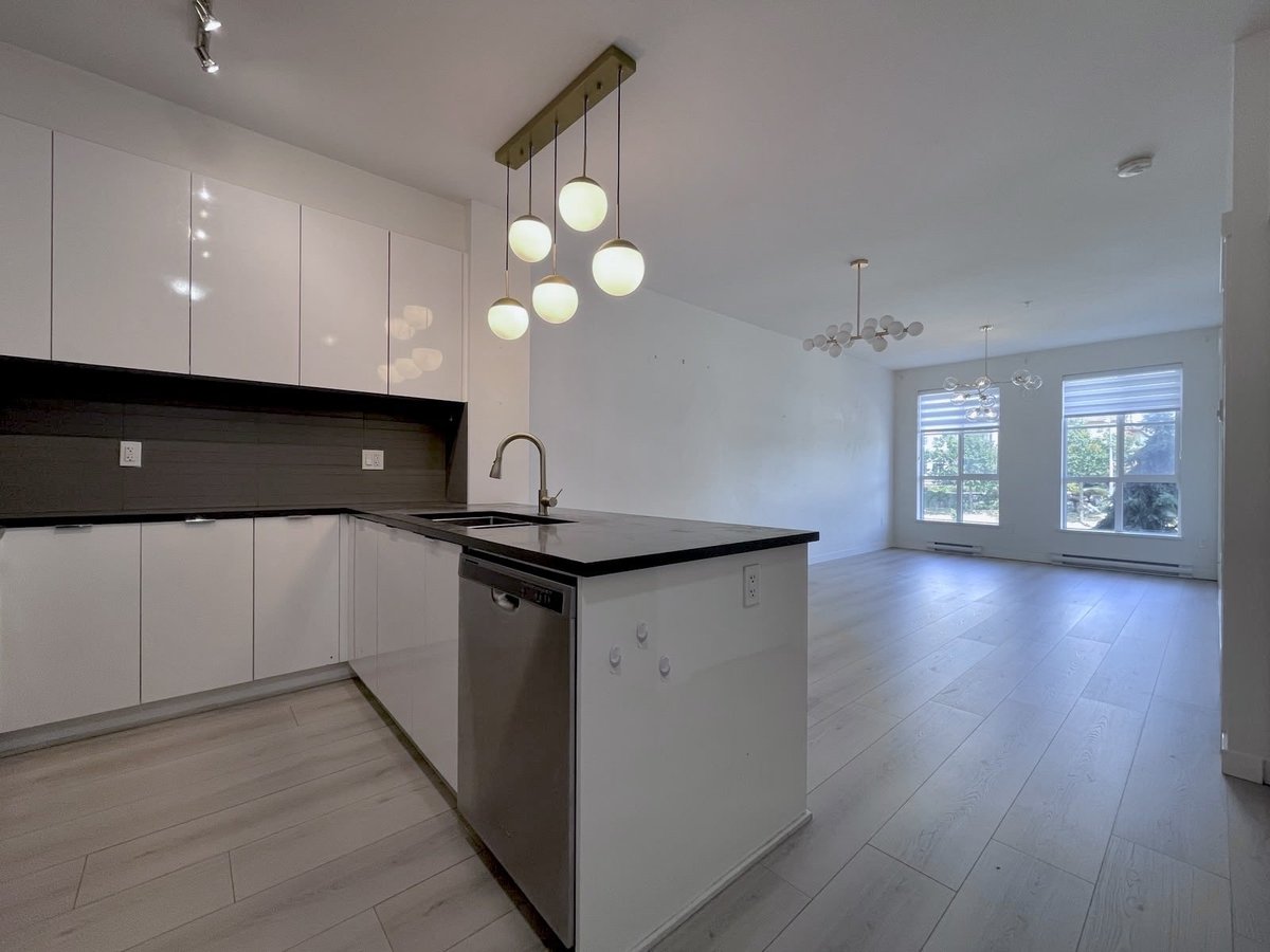 15137 33 Avenue - Photo 8