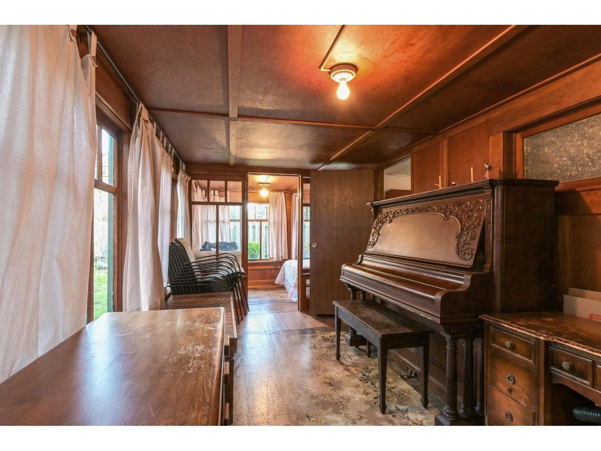 MAIN FLOOR 3042 O'HARA LANE - Photo 8