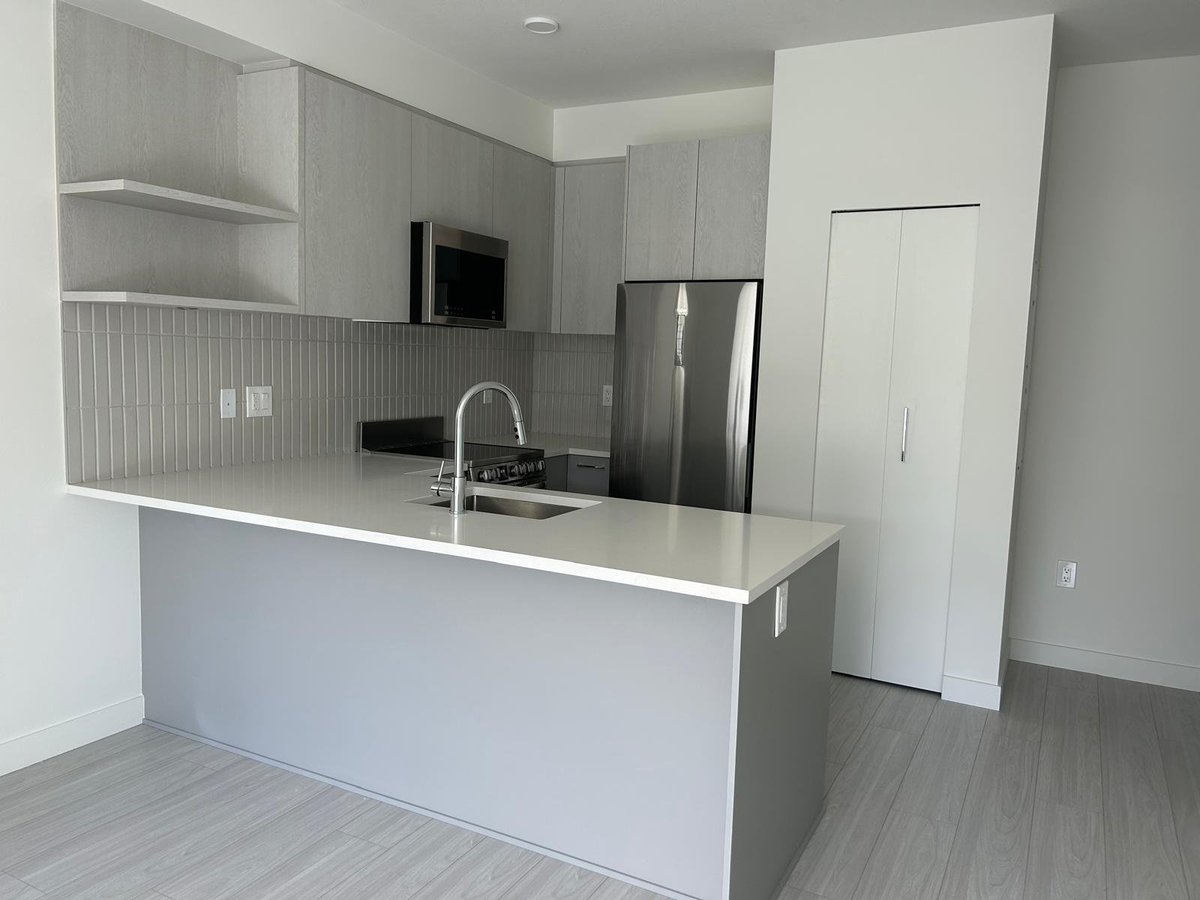 525 10777 138 STREET - Photo 2