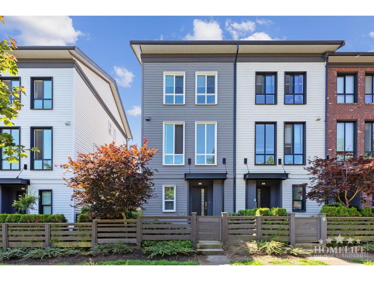 17 15828 27 AVENUE - Photo 1