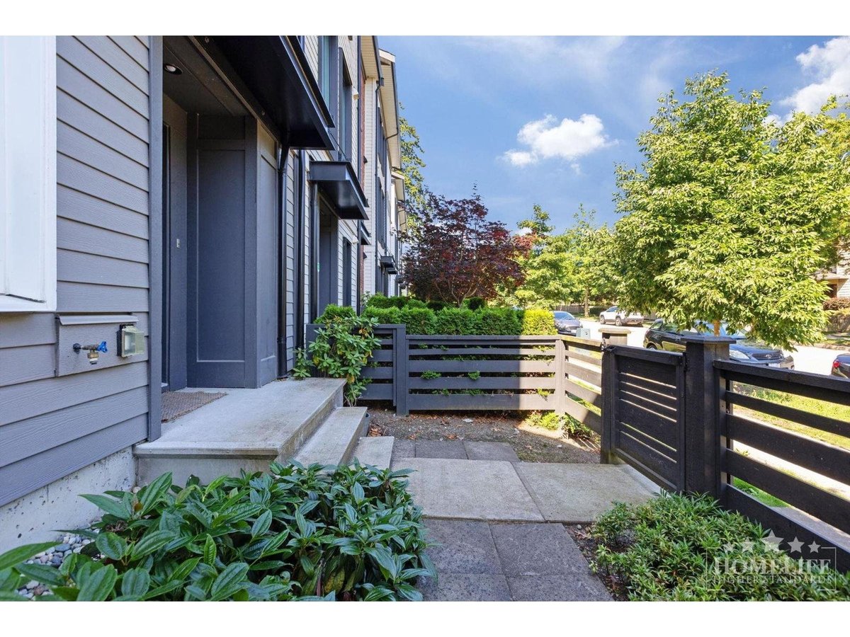 17 15828 27 AVENUE - Photo 2