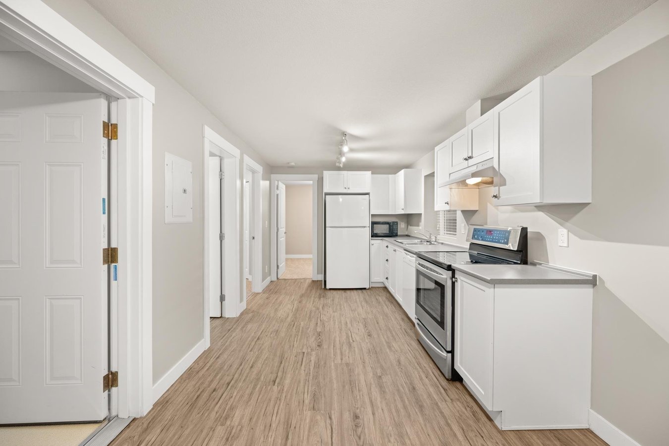 18990 67A Avenue - Photo 2