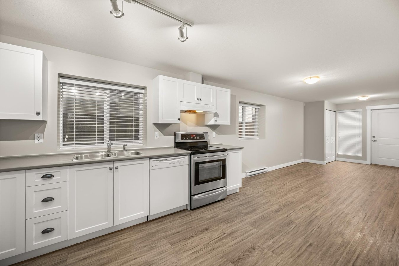 18990 67A Avenue - Photo 3