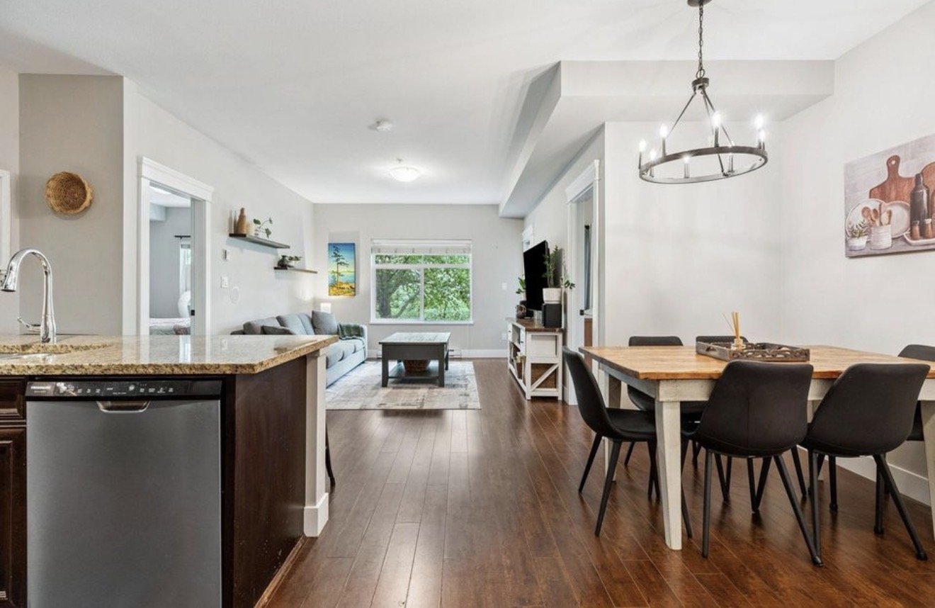 19530 65 Avenue - Photo 2