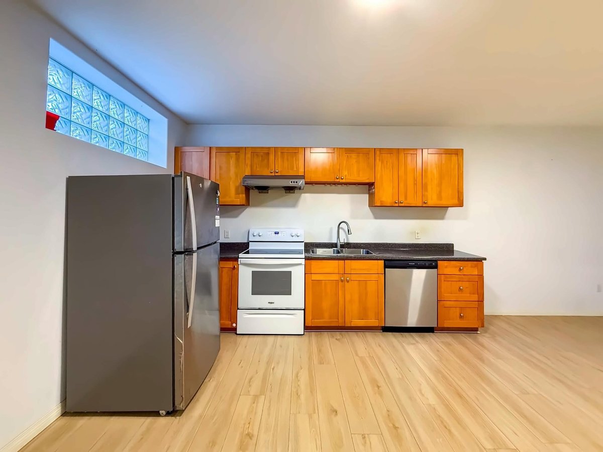 8687 165A Street - Photo 2