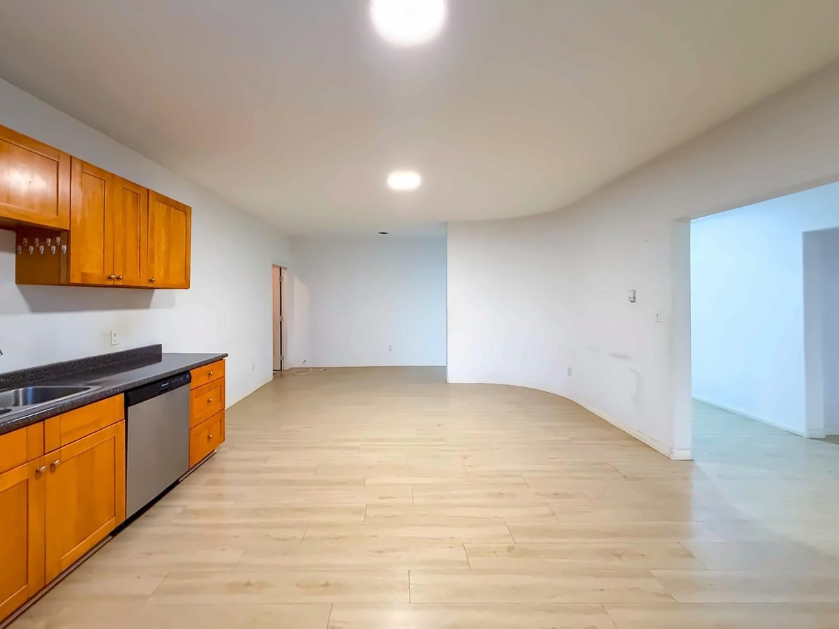 8687 165A Street - Photo 3