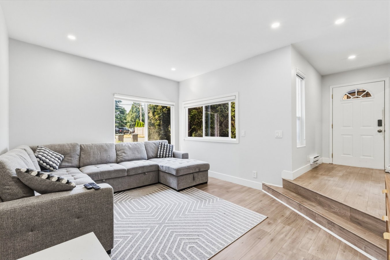 15691 20 Avenue - Photo 4