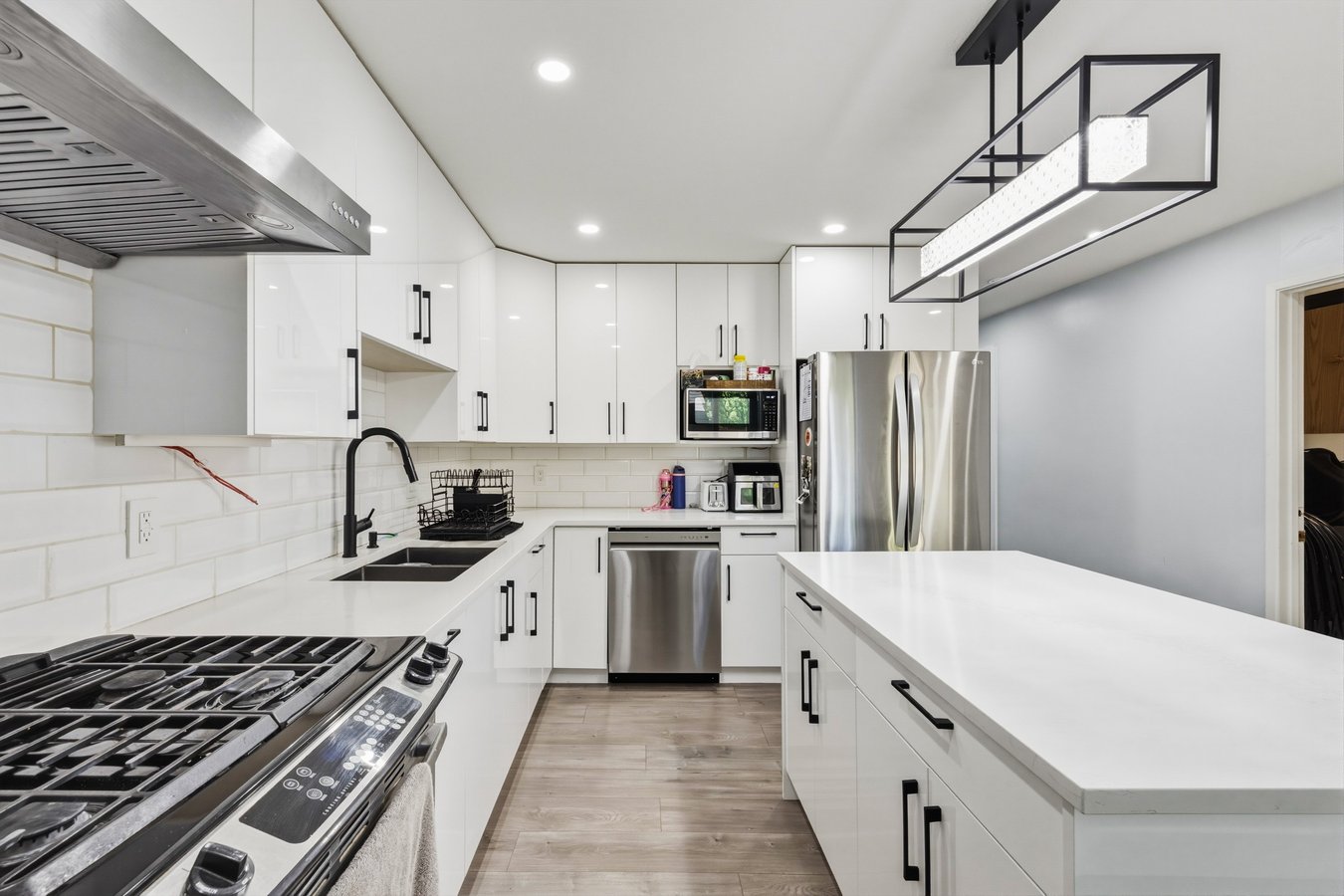 15691 20 Avenue - Photo 9