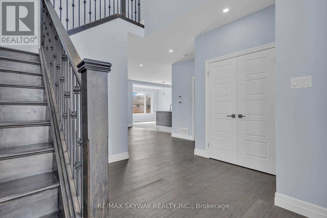 176 FOXBOROUGH PLACE - Photo 8