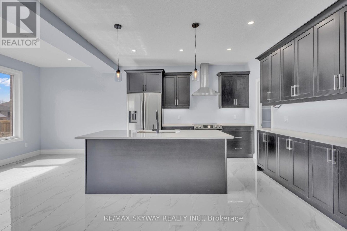 176 FOXBOROUGH PLACE - Photo 11