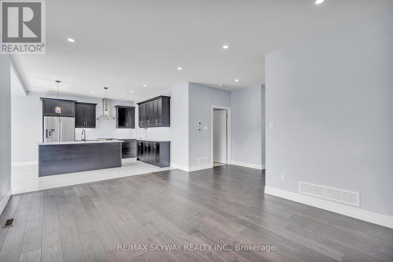176 FOXBOROUGH PLACE - Photo 12