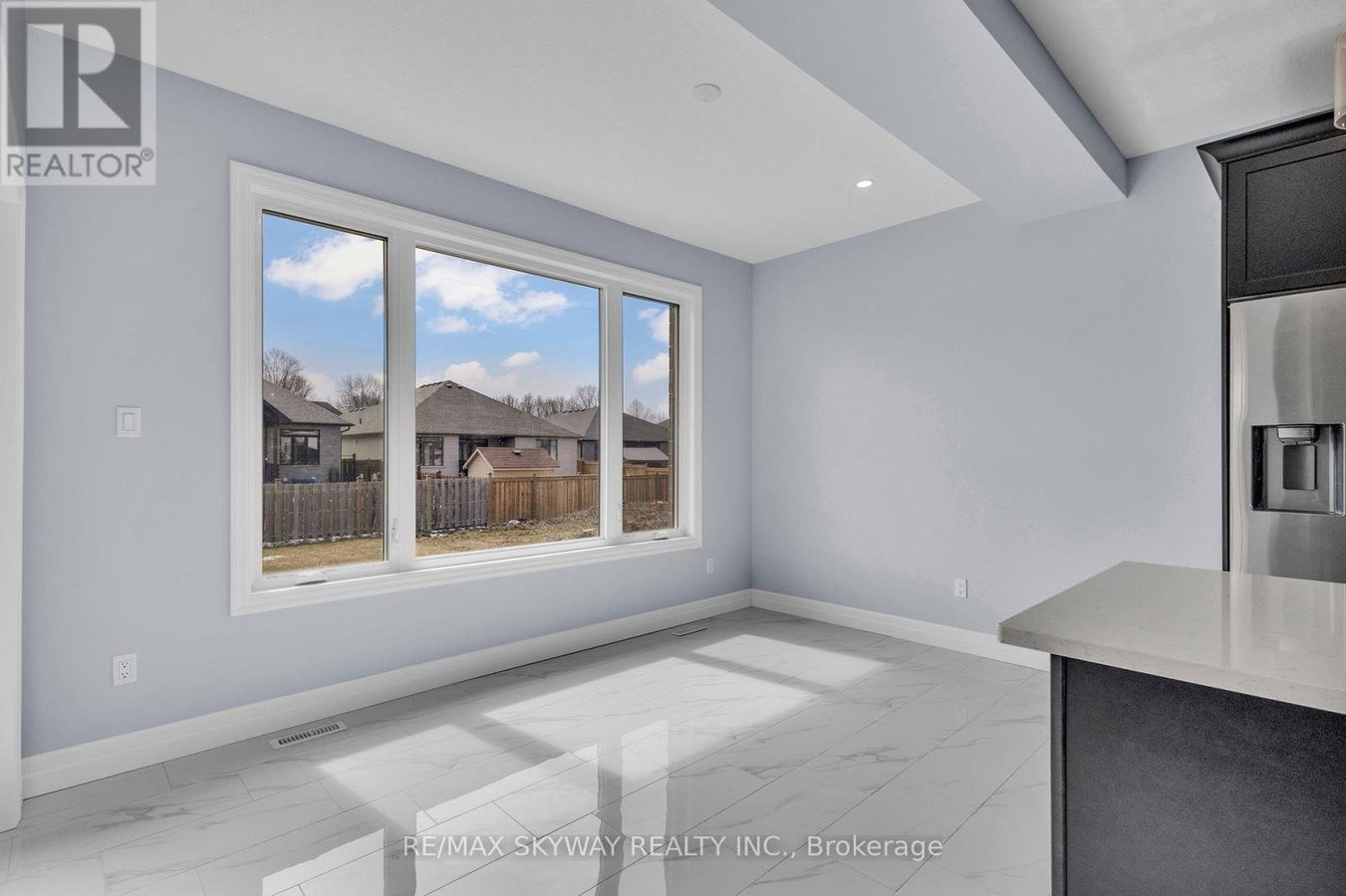 176 FOXBOROUGH PLACE - Photo 13