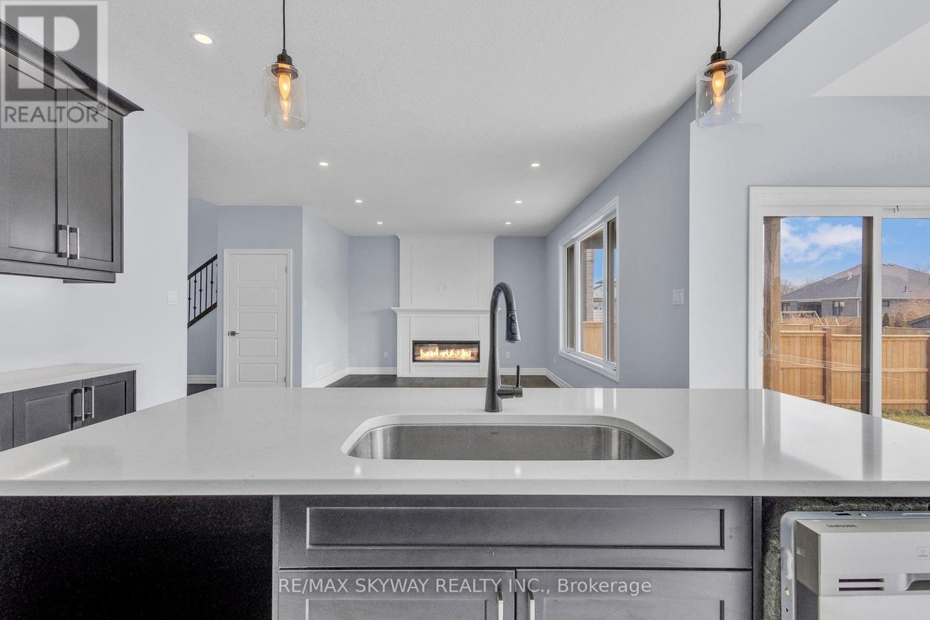 176 FOXBOROUGH PLACE - Photo 14