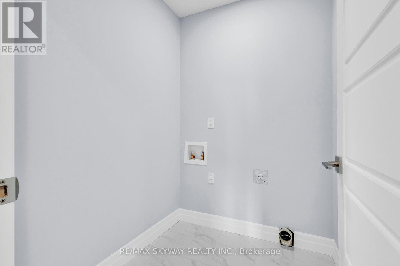 176 FOXBOROUGH PLACE - Photo 17