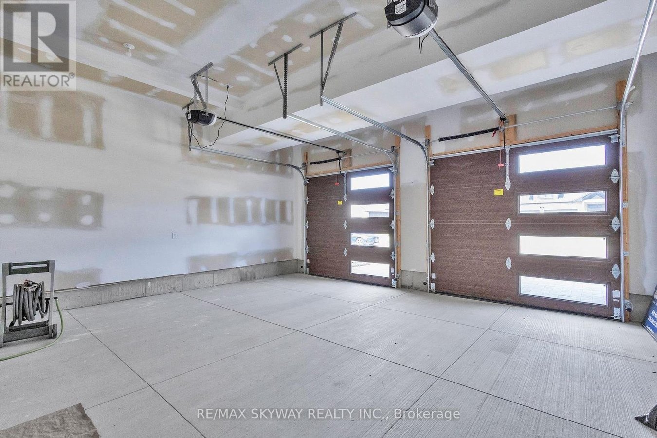 176 FOXBOROUGH PLACE - Photo 21