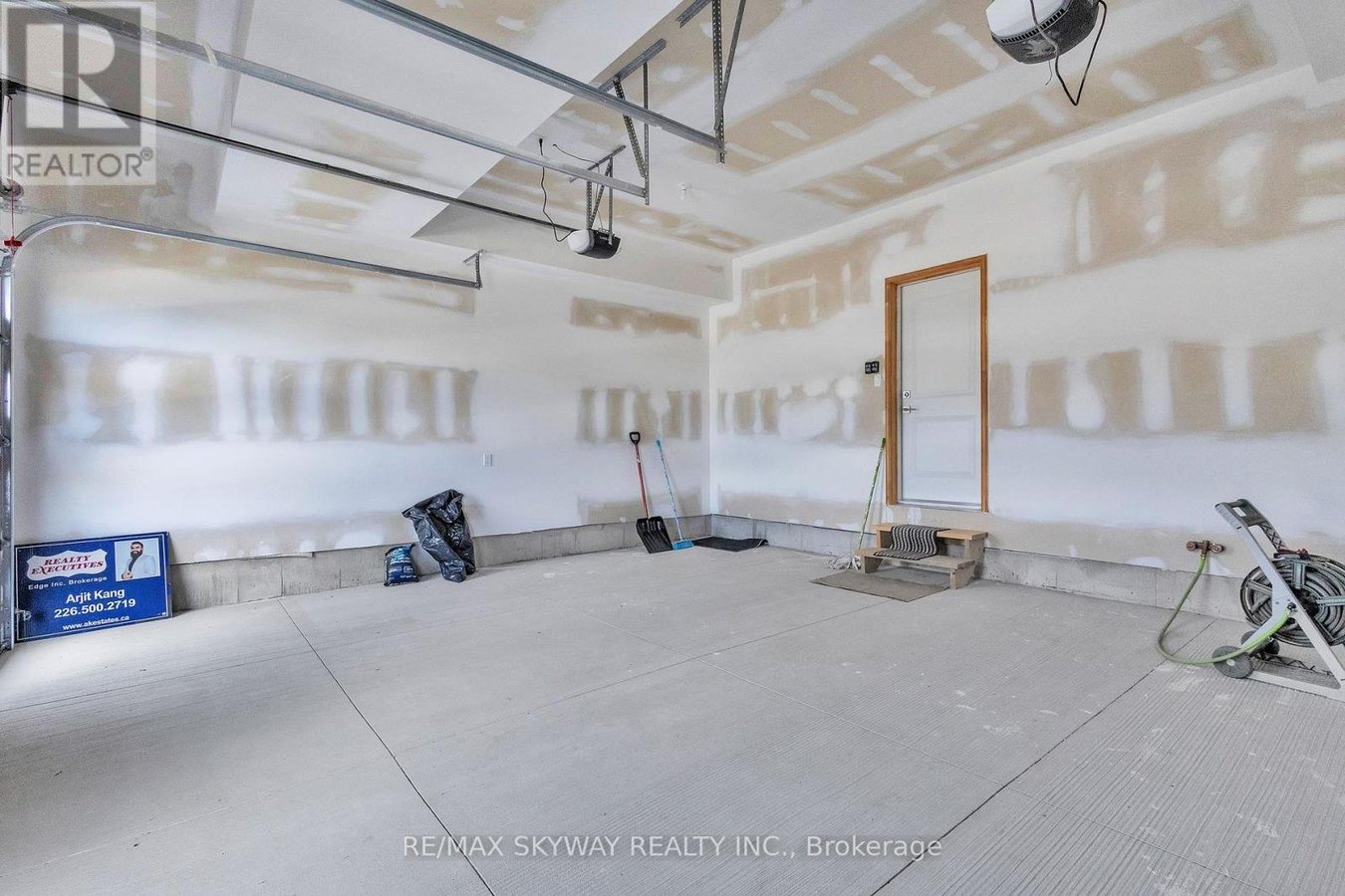 176 FOXBOROUGH PLACE - Photo 22