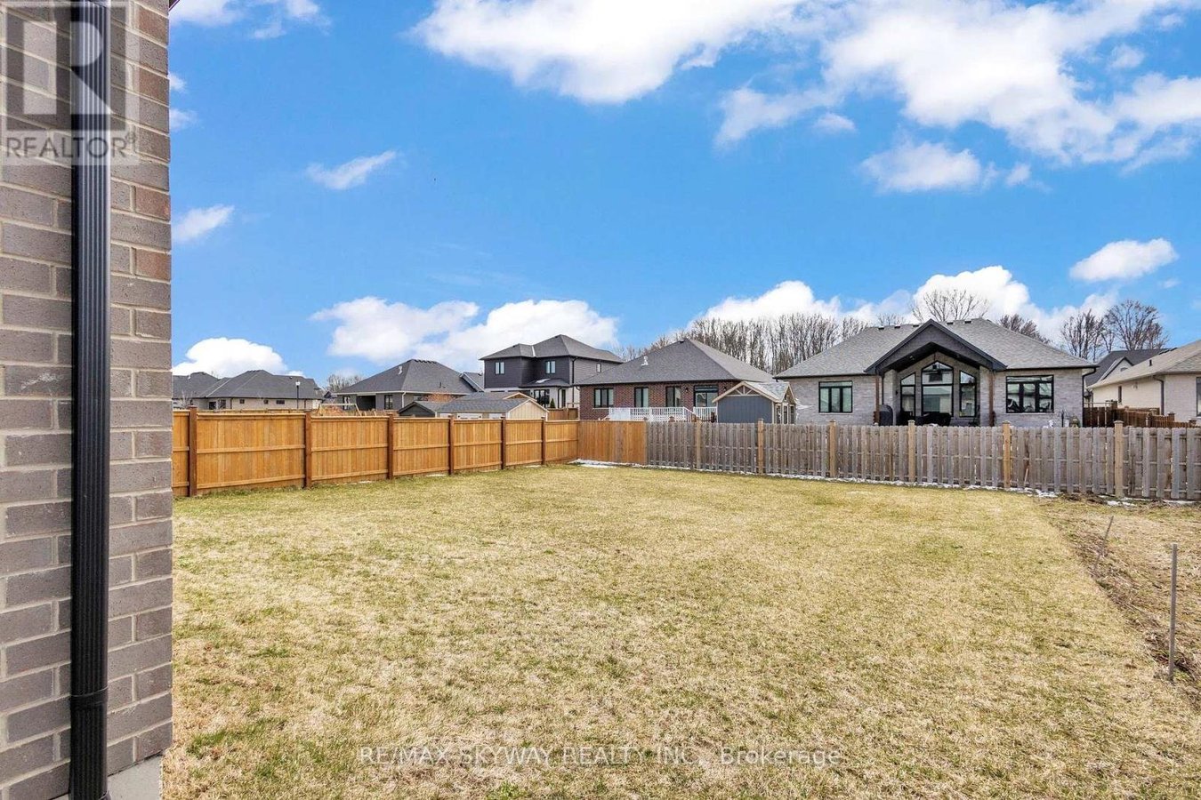 176 FOXBOROUGH PLACE - Photo 23