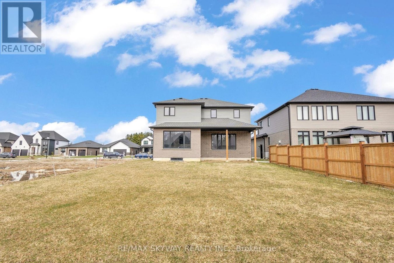 176 FOXBOROUGH PLACE - Photo 24
