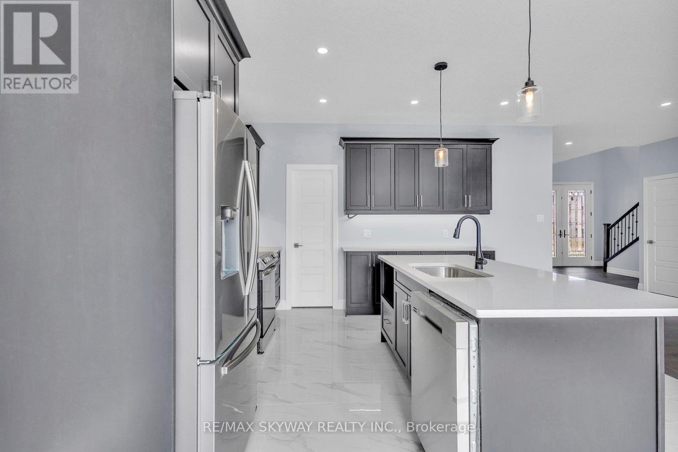 176 FOXBOROUGH PLACE - Photo 31