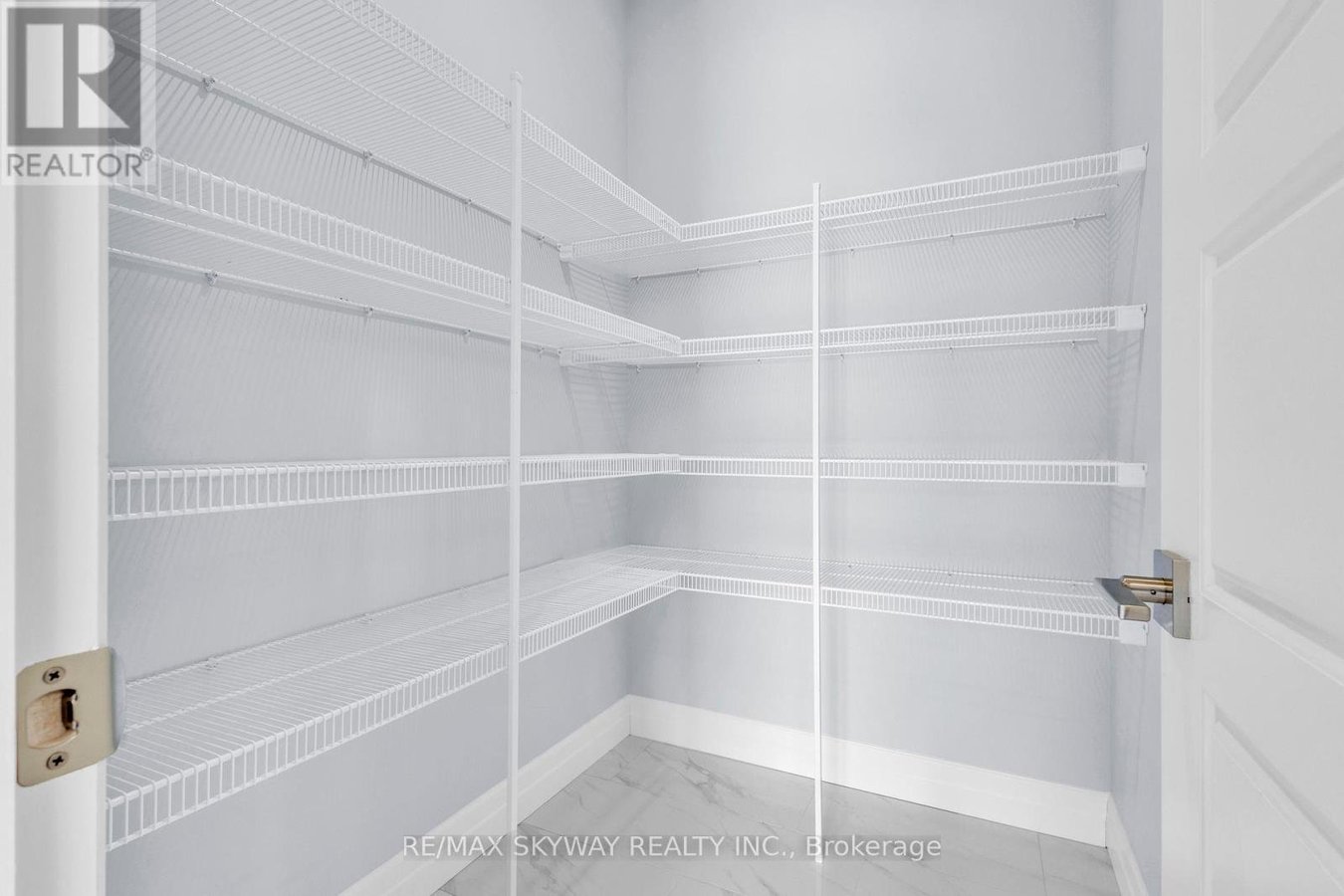 176 FOXBOROUGH PLACE - Photo 32