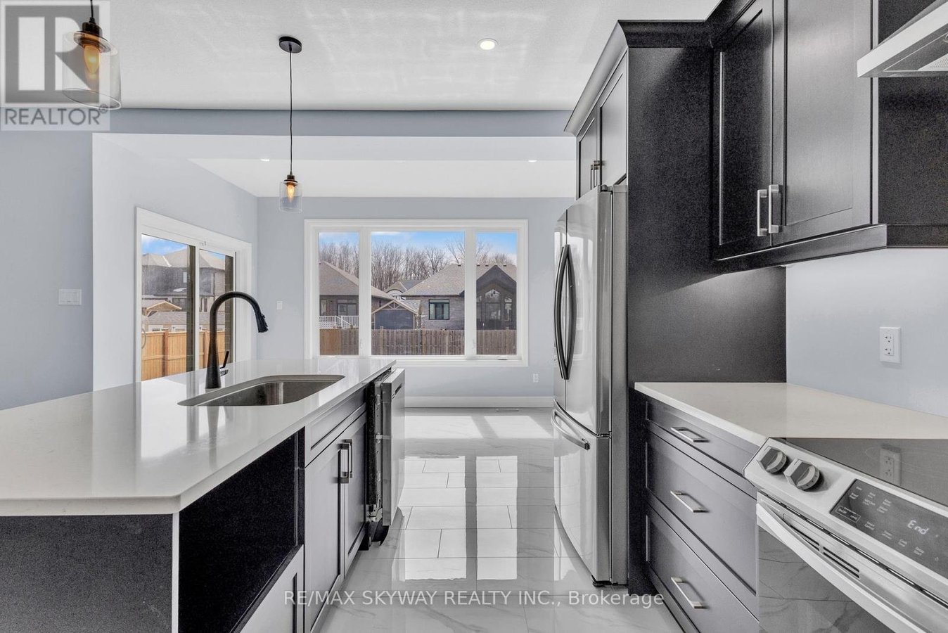 176 FOXBOROUGH PLACE - Photo 33