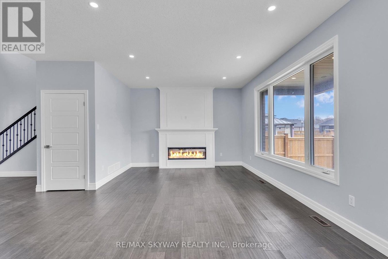 176 FOXBOROUGH PLACE - Photo 34