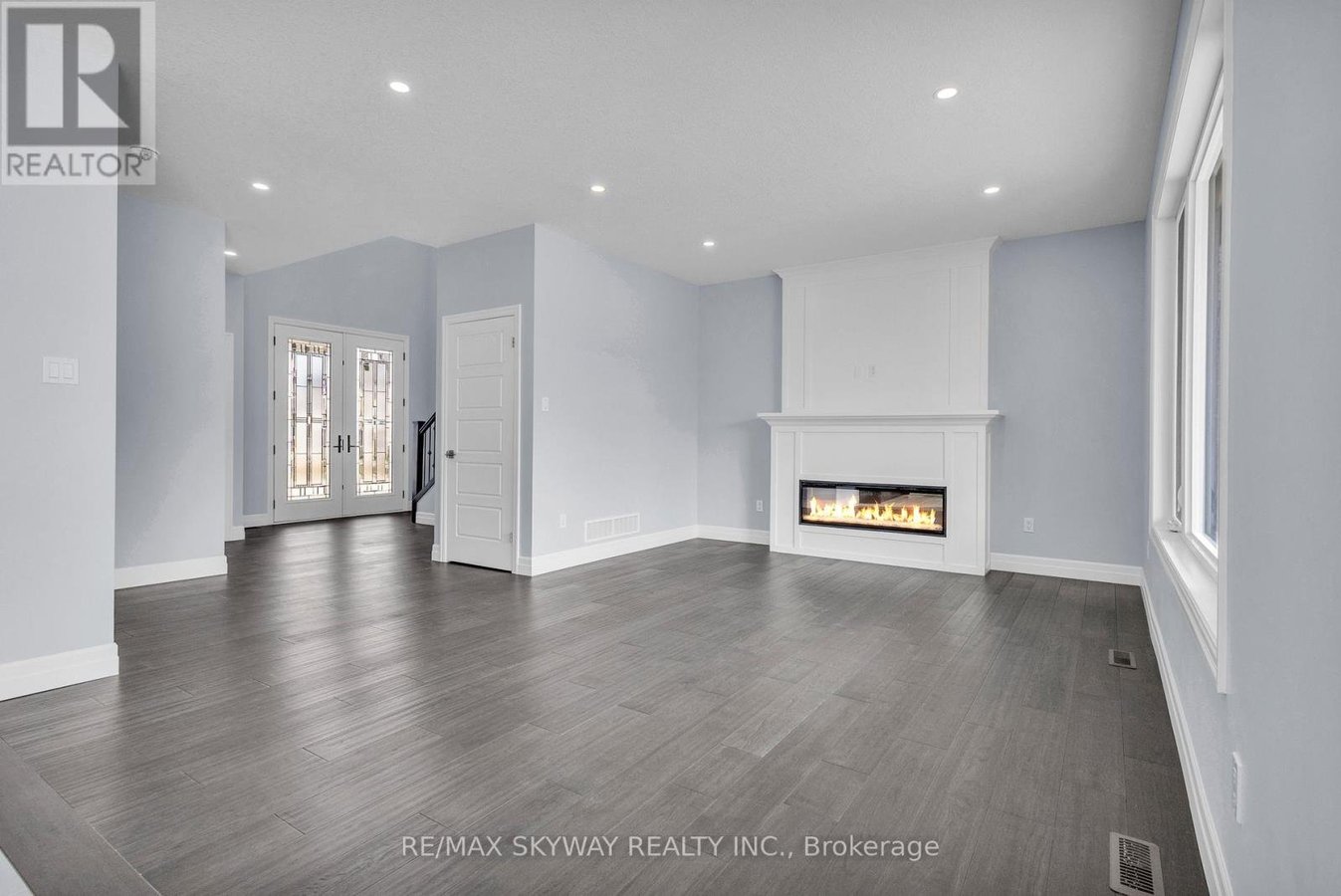 176 FOXBOROUGH PLACE - Photo 35