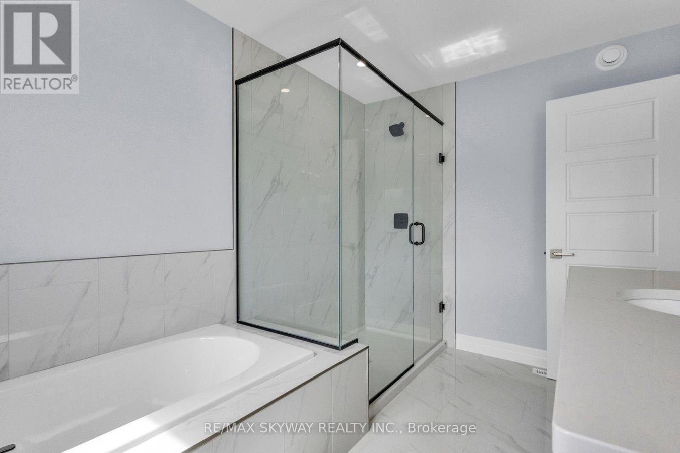 176 FOXBOROUGH PLACE - Photo 45