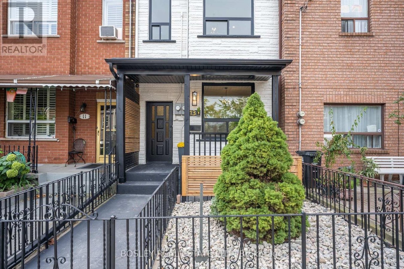2 - 13 MANSFIELD AVENUE - Photo 2