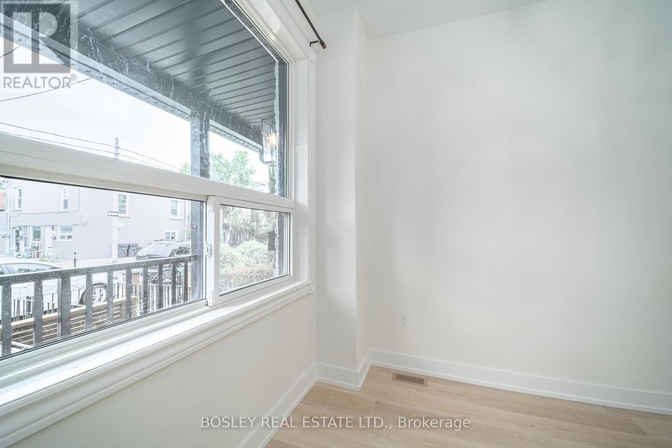 2 - 13 MANSFIELD AVENUE - Photo 8