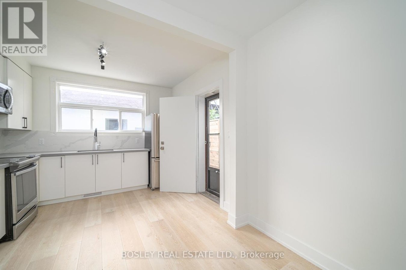 2 - 13 MANSFIELD AVENUE - Photo 11