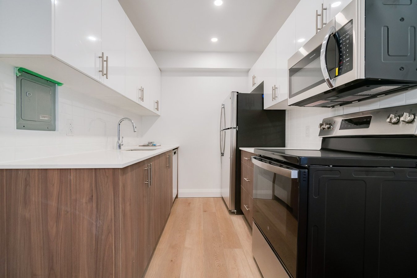 2707 Yonge Street - Photo 2