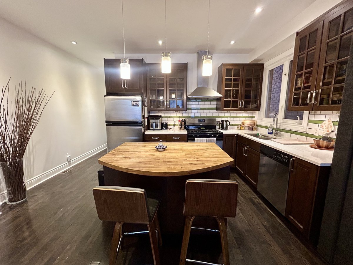 36 Coxwell Avenue - Photo 8