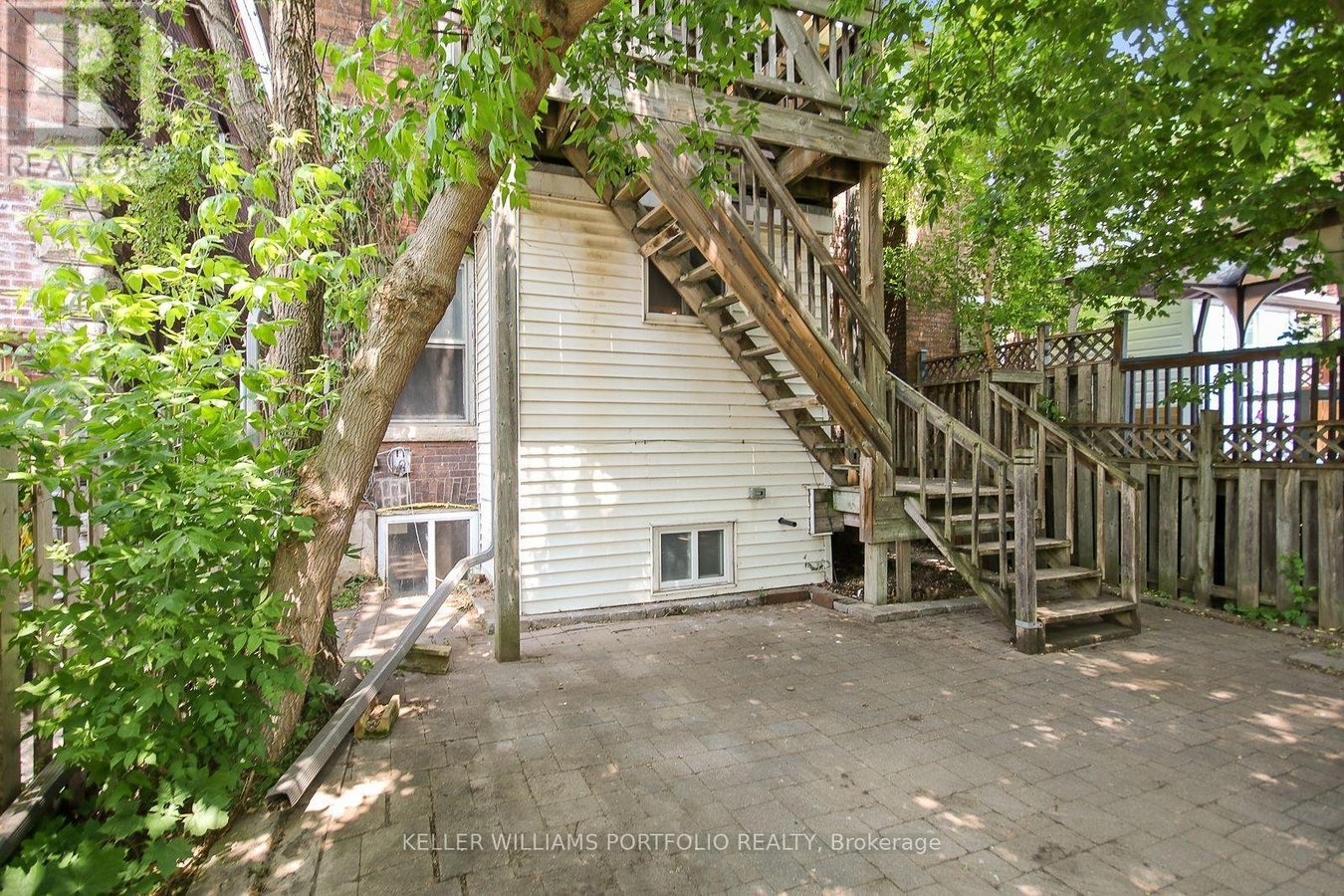 #3 - 35 HUMBERSIDE AVENUE - Photo 5